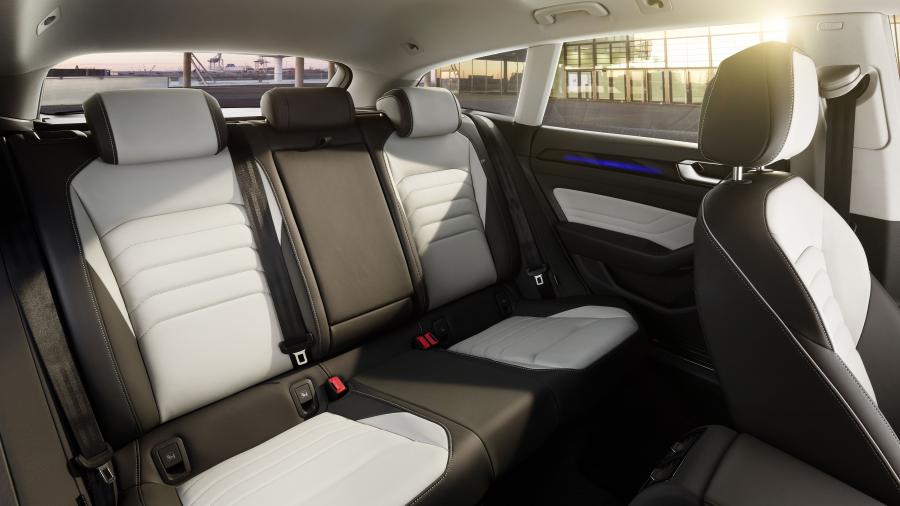 Интерьер Volkswagen Arteon Shooting Brake Elegance 2020 года  (WW) (фото 23 из 45)